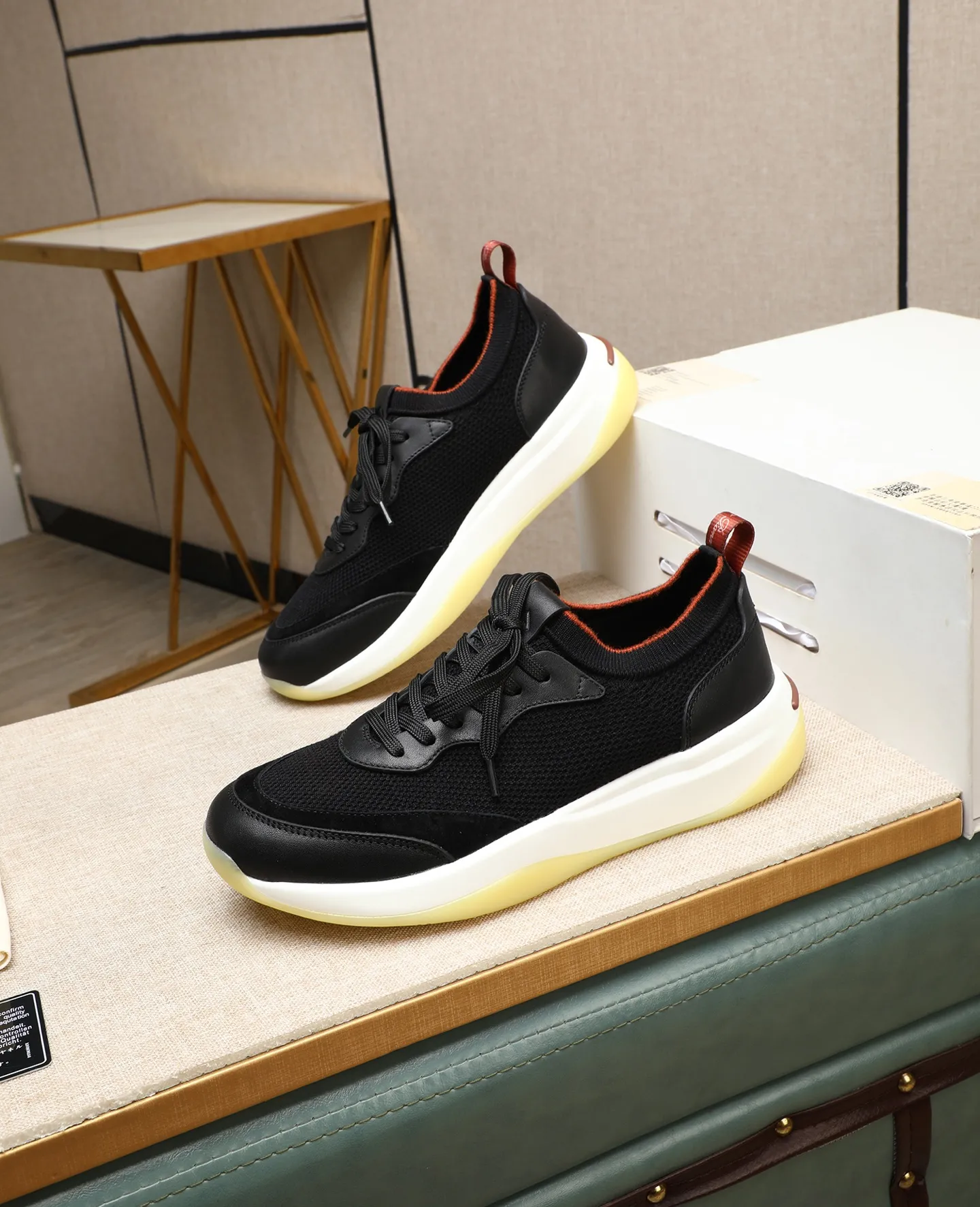Men's shoes 💰620 🔥𝐥𝐨𝐫𝐨 𝐏𝐢𝐚𝐧𝐚 lp classic loafers, an Italian treasure brand, the only brand that can match Hermès! Only after wearing it do we realize that we can’t live up to our feet. The upper is made of imported first-layer cowhide with breathable fly-knit fabric, water-dyed cowhide foot pads, and the official original glass rubber outsole and pendant. Exclusive original packaging (tag ➕ brand paper ➕ outer box ➕ hand bag) code number: 38-44. Can be customized 45-46